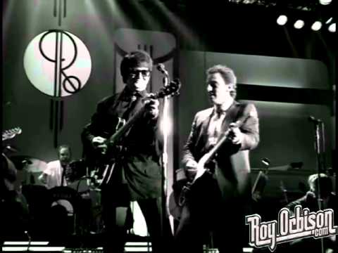 Youtube: Roy Orbison and Friends - "Dream Baby" - from "Black and White Night"