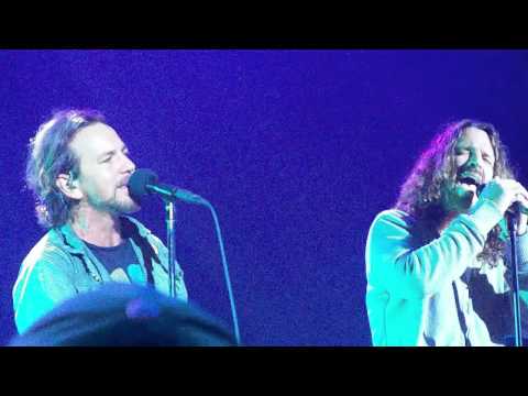 Youtube: PJ20 - Temple of the Dog - *Hunger Strike* - 9.4.11 Alpine Valley