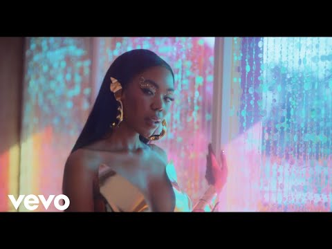 Youtube: Elaine - Shine (Official Video)