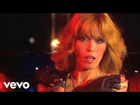 Youtube: Amanda Lear - The Lady In Black (Starparade 10.11.1977) (VOD)