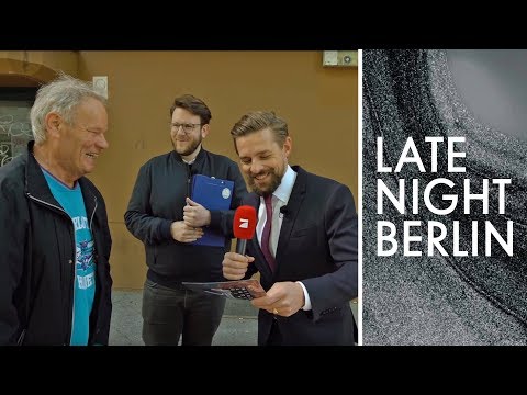 Youtube: Passantenbefragung: Sind Klaas' Witze eigentlich lustig? | Late Night Berlin | ProSieben