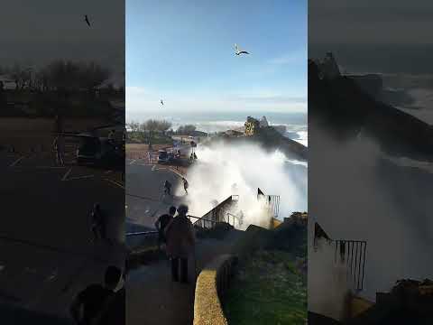 Youtube: enorme vague à Biarritz (HD version)