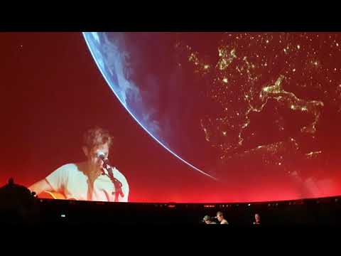 Youtube: Michy Reincke ~ "Um die Welt in einem Tag" - Sternenkonzert - Planetarium Hamburg, 04.04.2024