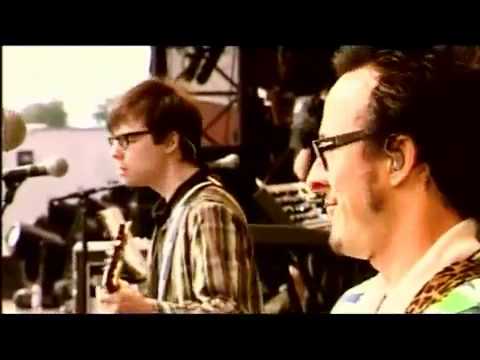 Youtube: Weezer - Hash Pipe (live in Rock am Ring) (HQ)