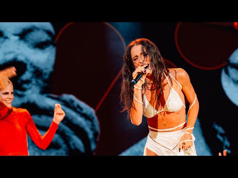 Youtube: Angelina Mango canta "Su Piccinna" - La Notte della Taranta 24/08/2024