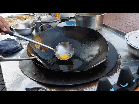 Youtube: 할아버지 달인 셰프! 가장 싼 돼지볶음 계란 밥 / grandpa master chef! cheapest fried pork egg rice - thai street food