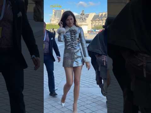 Youtube: Zendaya Shines in a Stunning Silver Ensemble #zendaya