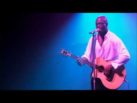 Youtube: Seal - Don't cry (Live in Paris 2005)