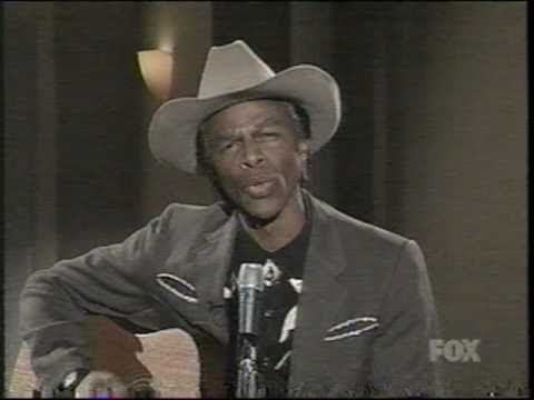 Youtube: Mad TV - Country Singer