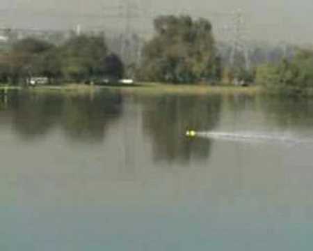 Youtube: RC Speedboat 225,3 km/h 140 mp/h