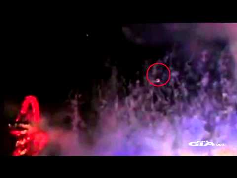 Youtube: Incredible UFO over London 2012 Olympic opening ceremony, july 27