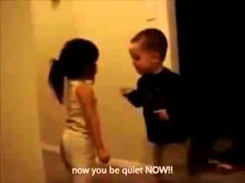 Youtube: 2 kleine Kinder streiten <i class=