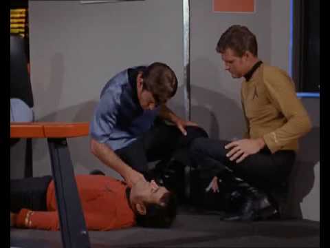 Youtube: "Er ist tot Jim" - Star Trek - McCoy