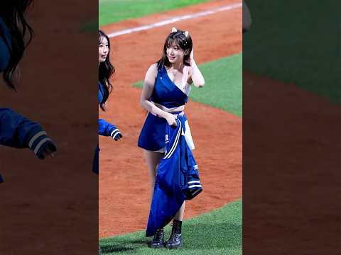 Youtube: 점퍼만 벗었을 뿐인데 이주은(Lee Ju-Eun[李珠珢])치어리더