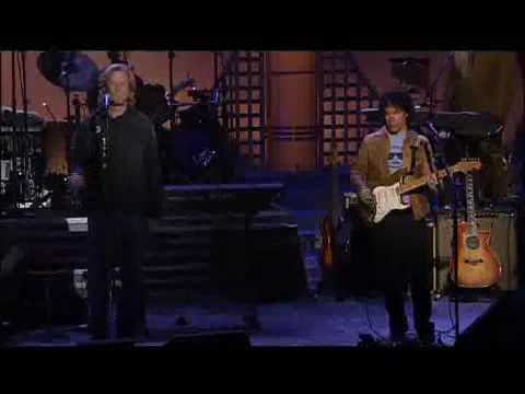 Youtube: Hall & Oates - Sara Smile (Live, 2003)