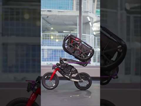 Youtube: Майбутнє на двох колесах вже тут! 🤖🚲 Робот-райдер кидає виклик гравітації!