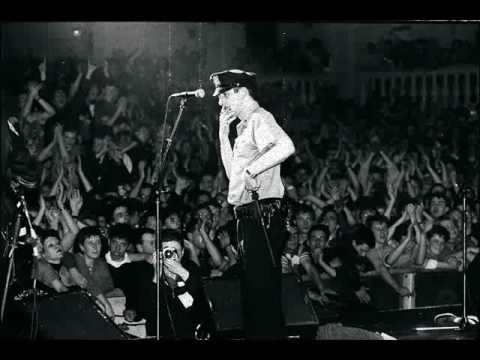 Youtube: The Pogues - The Broad Majestic Shannon