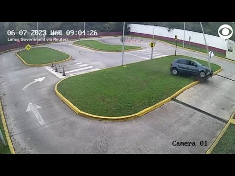 Youtube: Woman crashes into lamppost, flips car during driving test