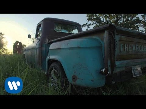 Youtube: Blake Shelton - Lonely Tonight (Concept Video)