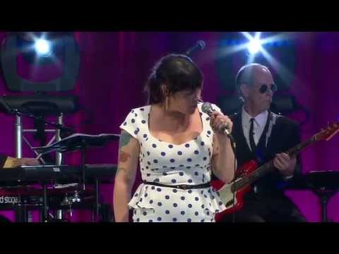 Youtube: I'd Rather Go Blind - Beth Hart