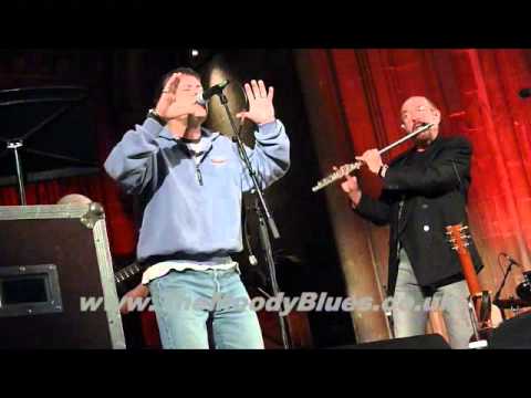 Youtube: Bruce Dickinson ( Iron Maiden ) + Ian Anderson ( Jethro Tull ) - Canterbury Cathedral 10 Dec 2011