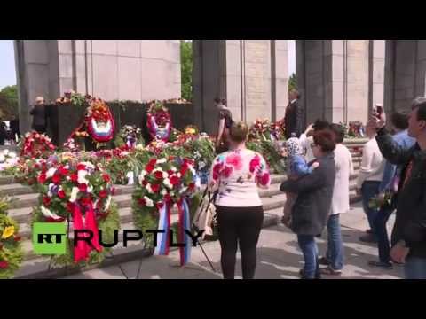 Youtube: LIVE: Berlin’s Tiergarten hosts wreath-laying ceremony for V-Day