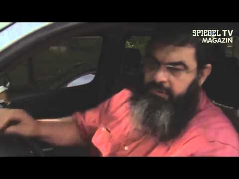 Youtube: Islamist und Salafist Reda Seyam demoliert Spiegel TV-Kamera (High)