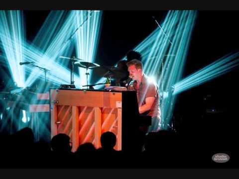 Youtube: 03. Queens Of The Stone Age - If I Had a Tail (Live at Studio Brussel) NEW SONG!!