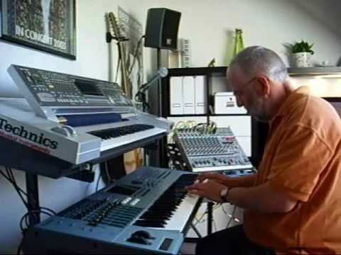 Youtube: "Toccata 2009 goes Techno"...live performed by Musiker Lanze on Motif XS