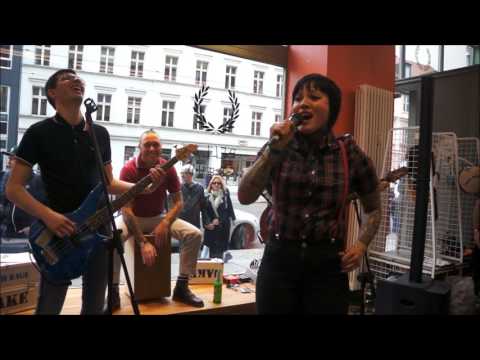 Youtube: Jenny Woo Fred Perry shop Berlin April 2017