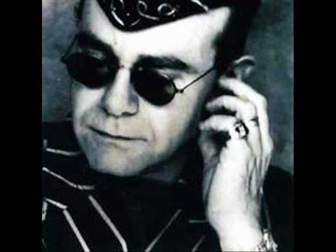 Youtube: Elton John - Song For Guy
