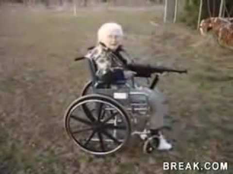 Youtube: Oma mit AK  47