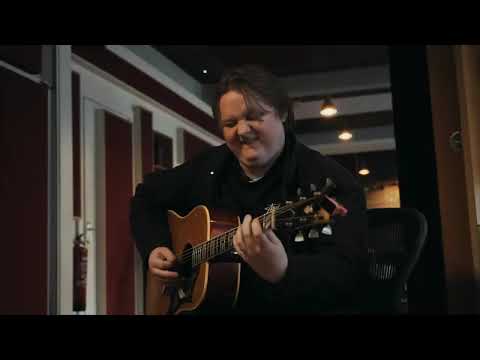 Youtube: Lewis Capaldi - Survive (Official Video)
