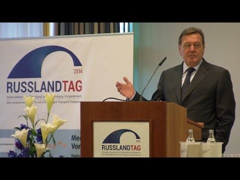 Youtube: Ortstermin: Gerhard Schröder beim Russland-Tag | SPIEGEL TV