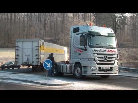 Youtube: 01.02.2011 Wilnsdorf: Auflieger verloren