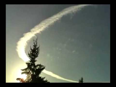 Youtube: **AMAZING** Best footage Chemtrails 2010 Timelapse England London - Debunk this!