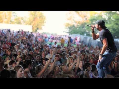 Youtube: Country Girl (Shake It For Me) - Official Live Video