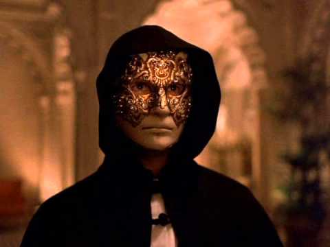 Youtube: Jocelyn Pook - Masked Ball (Eyes Wide Shut)