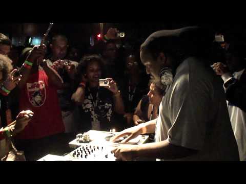 Youtube: DJ Evil Dee  45's Battle @ A3C 2010 ATL