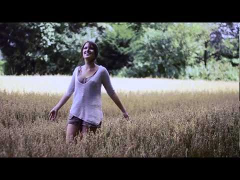 Youtube: Clara Louise - Alles Was Mir Bleibt (Offical Video)