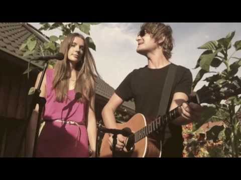 Youtube: Madsen feat. Lisa Who - So cool bist du nicht - unplugged im Garten