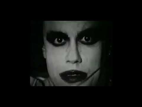 Youtube: The Cure - Robert Smith - Lullaby - Badesalz aus der Comedy Sendung "Och Joh"
