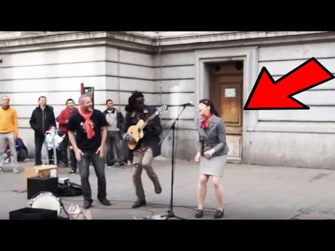 Youtube: Straßenmusiker holt Frau aus Publikum ans Mikrofon - Was folgt ist wunderbar! ©Lampa Faly