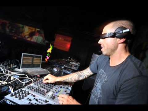 Youtube: Chris Liebing live @Sensation Black 13-07-2002 (Olanda)