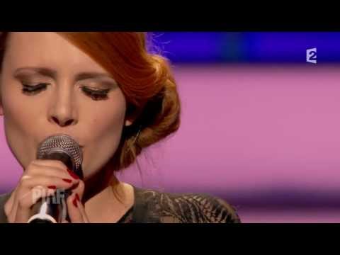 Youtube: PIAF - Elodie Frégé : Les amants d'un jour 05/1013 France 2