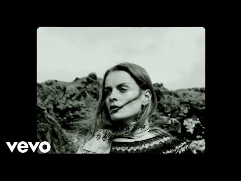 Youtube: Eydís Evensen - Dimmuborgir ft. Ásgeir