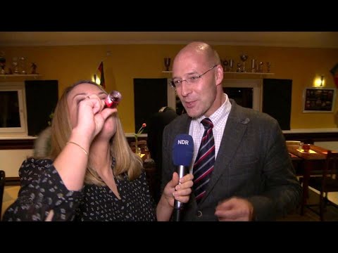 Youtube: Jasmin beim Infoabend der AfD Hamburg | extra 3 | NDR