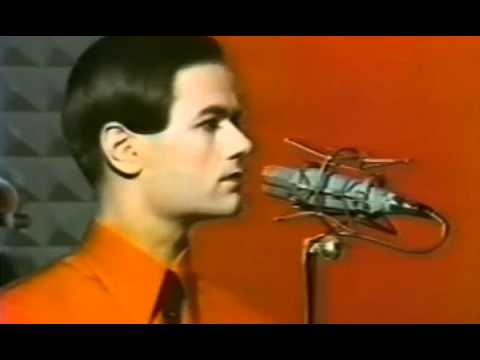 Youtube: Kraftwerk - The Robots (Official Video)