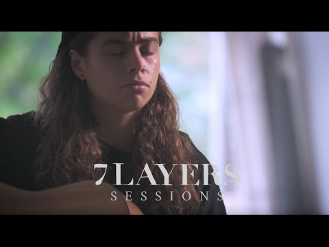 Youtube: Tash Sultana - Blackbird - 7 Layers Sessions #5