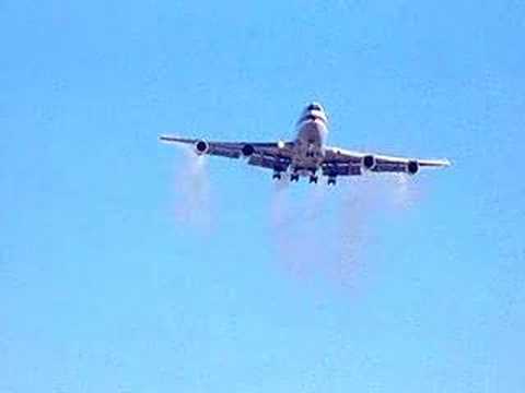 Youtube: Boeing 747 Wing Tip Vortex Test